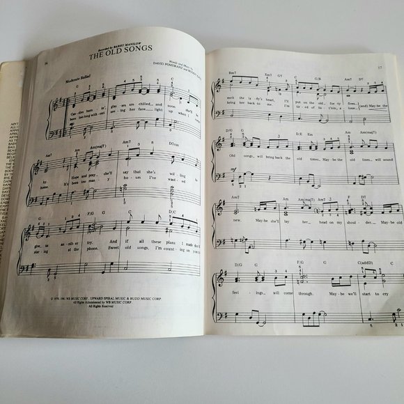 100 easy listening songs for piano. Piano score. - Picture 4 of 9